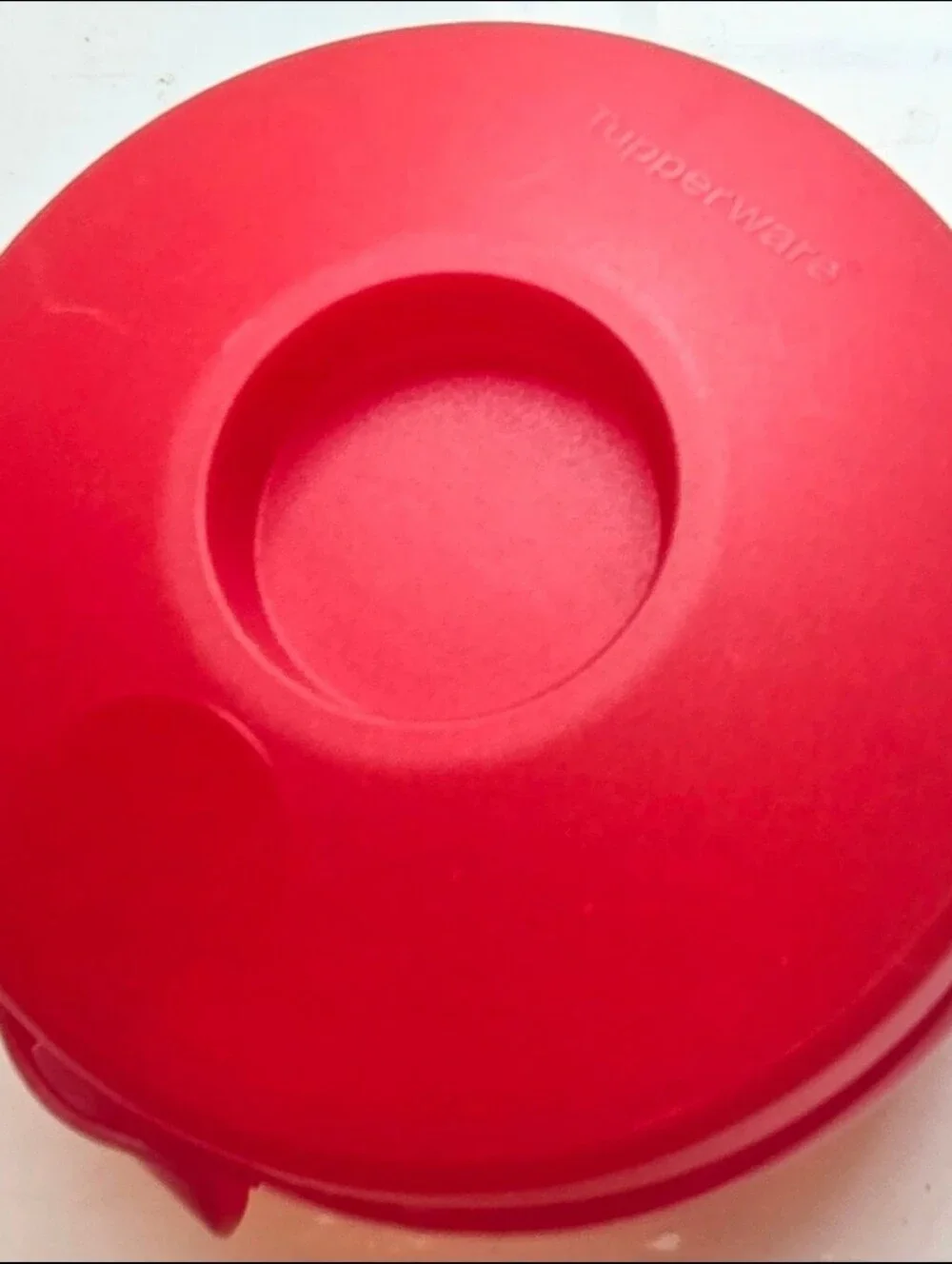 Tupperware Round Sandwich Bagel Hamburger Salad Keeper Food Storage 4440A-2 Red